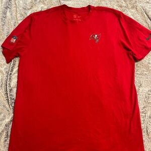 Nike Men's Red Team Logo T-Shirt